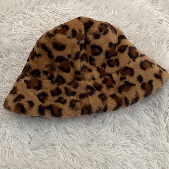NWOT furry cheetah plush bucket hat - Picture 2 of 6
